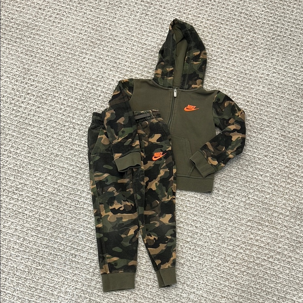 Nike boys 4YO camo sweatset